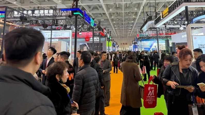  【深度复盘】从补贴依赖到市场化突围：一位从业者的光伏行业十年剧变亲历记 股票财经 【深度复盘】从补贴依赖到市场化突围：一位从业者的光伏行业十年剧变亲历记 股票财经 【深度复盘】从补贴依赖到市场化突围：一位从业者的光伏行业十年剧变亲历记 股票财经
